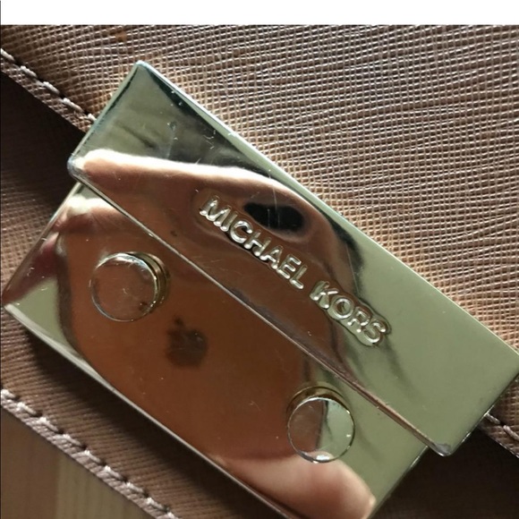 Michael Kors purse authentic - Picture 2 of 8